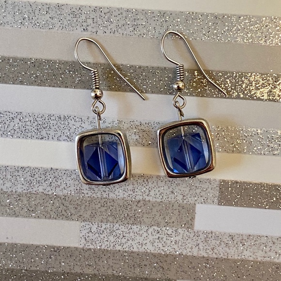 Artisan earrings 🖤 - Picture 2 of 3